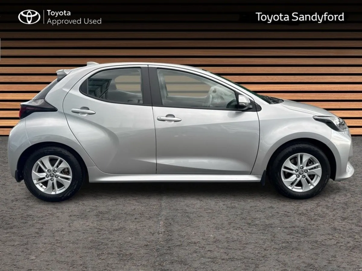 Toyota Yaris HYBRID LUNA // REAR CAMERA // TOYOTA - Image 3
