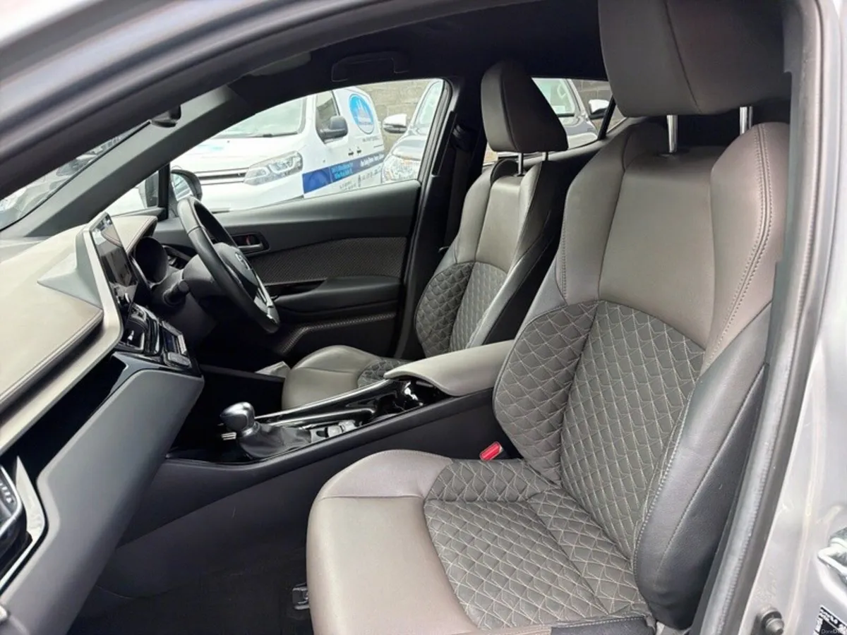 Toyota C-HR HYBRID SOL TOP SPEC // HEATED LEATHER - Image 6