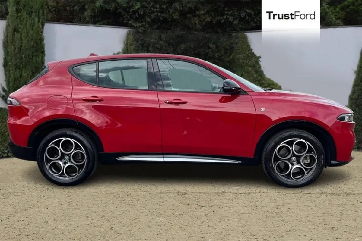Alfa Romeo Tonale 1.5 VGT MHEV Ti SUV 5dr Petrol H - Image 3