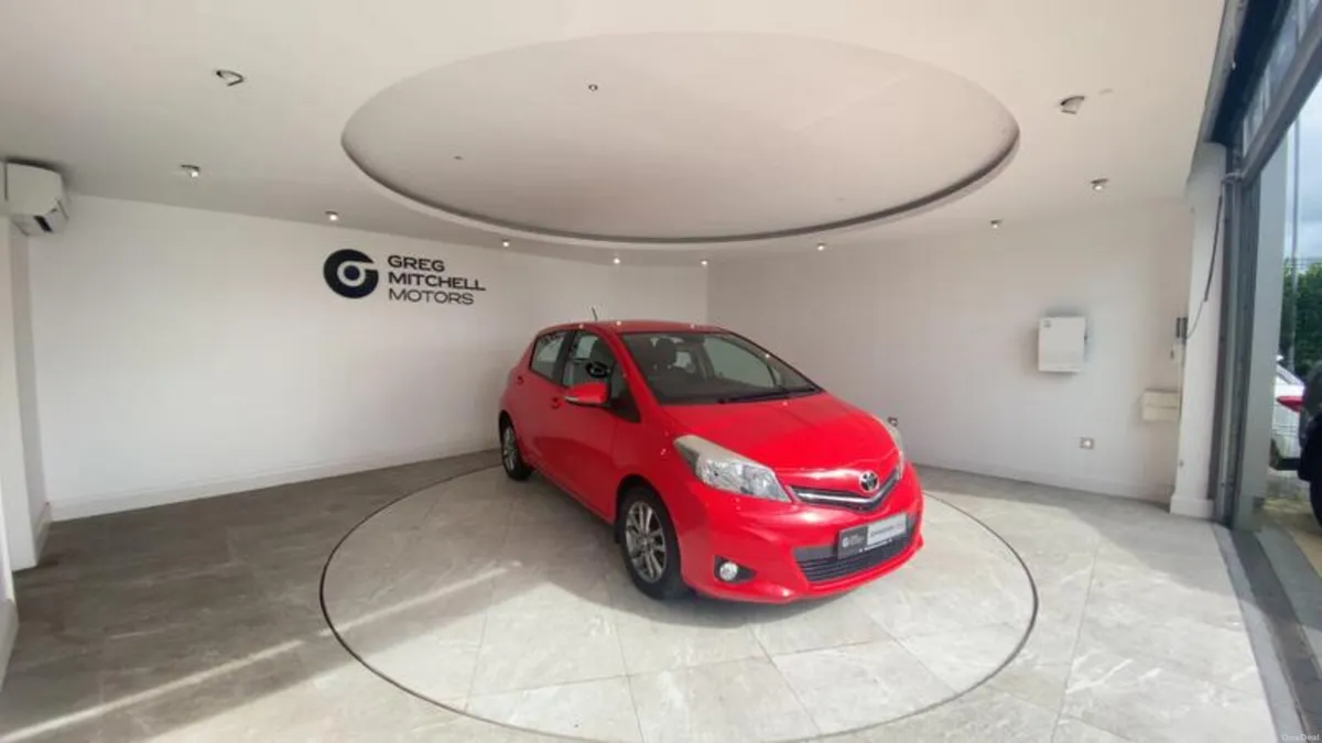 Toyota Yaris 1.33 VVT-i Icon+ 5dr - Image 2