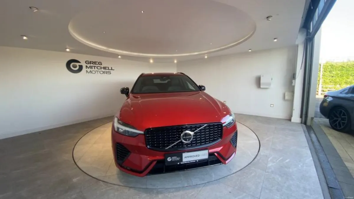 Volvo XC60 2.0 B4D Plus Dark 5dr AWD Geartronic - Image 2