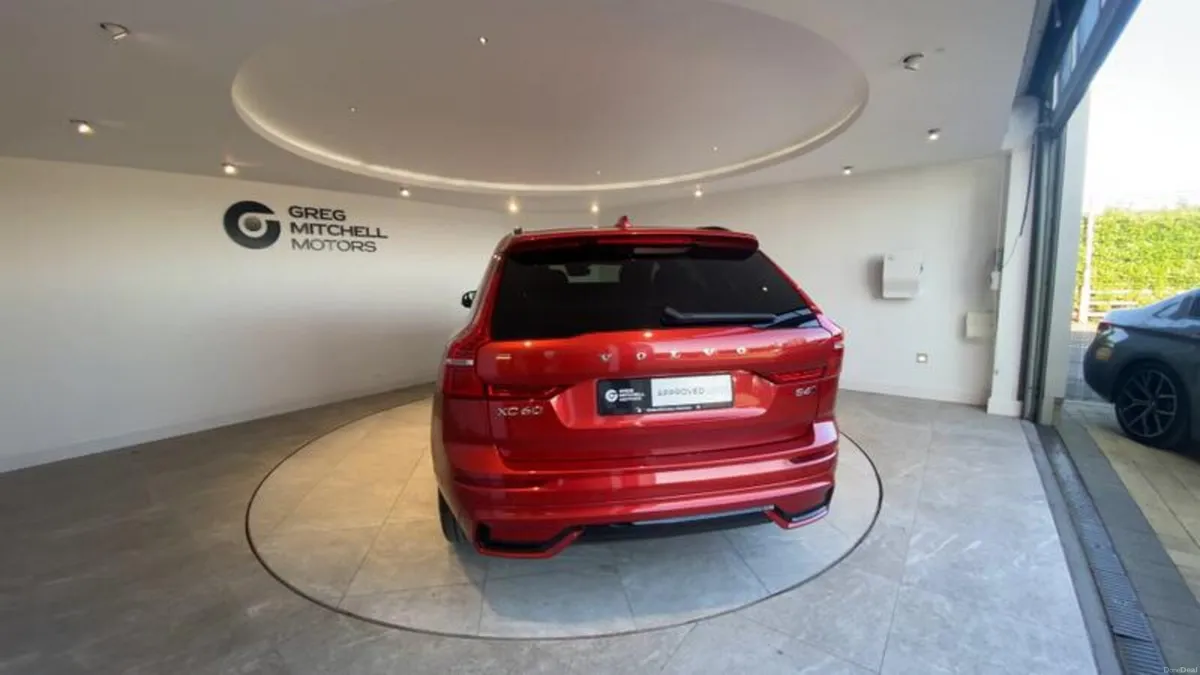 Volvo XC60 2.0 B4D Plus Dark 5dr AWD Geartronic - Image 6