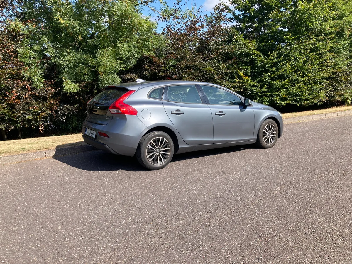 2017 Volvo V40 2.0 GT Auto only 140000 Klm - Image 3