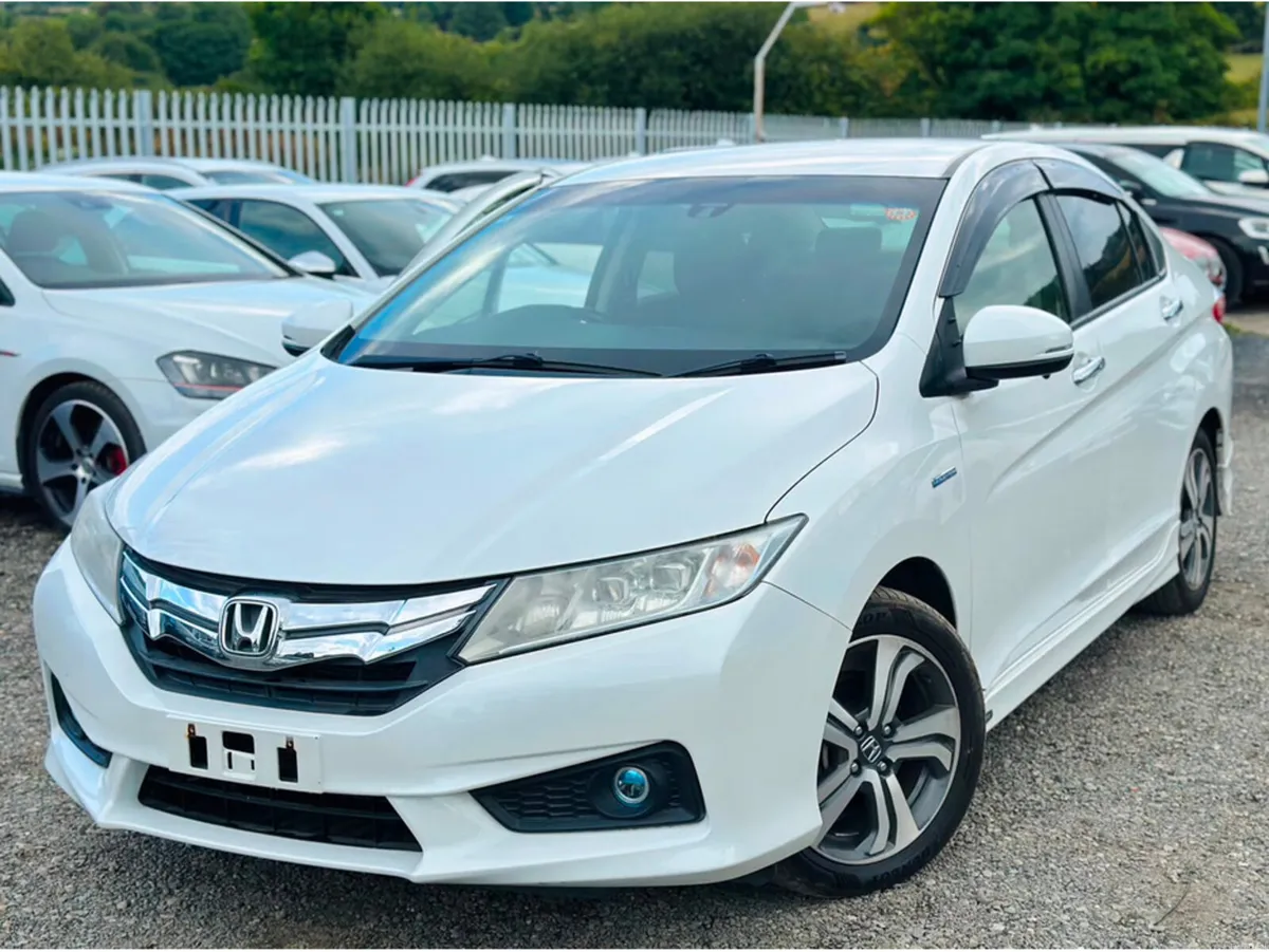 Honda Grace 1.5L Petrol HYBRID EXHONDA SENSING Aut - Image 3