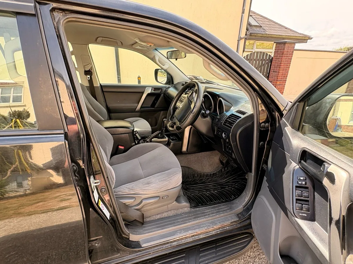 2010 Landcruiser 5 Seats €333 tax NCT NOV - Image 5