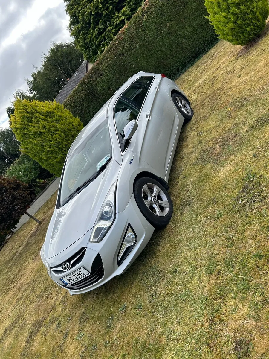 2011 Hyundai i40 estate - Image 3