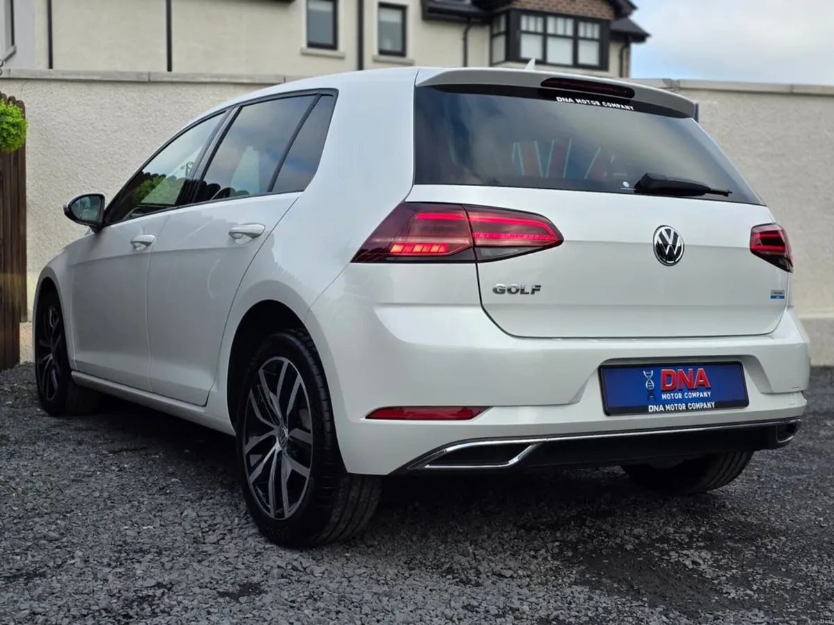 Volkswagen Golf HIGHLINE - PEARL WHITE - LOW KMS - Image 5