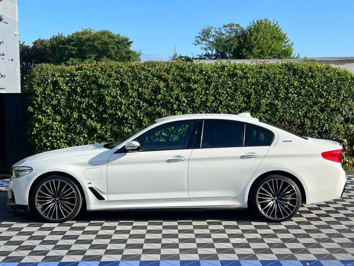 BMW 5-Series 530e M-SPORT COMPETITION 2.0 HYBRID A - Image 3