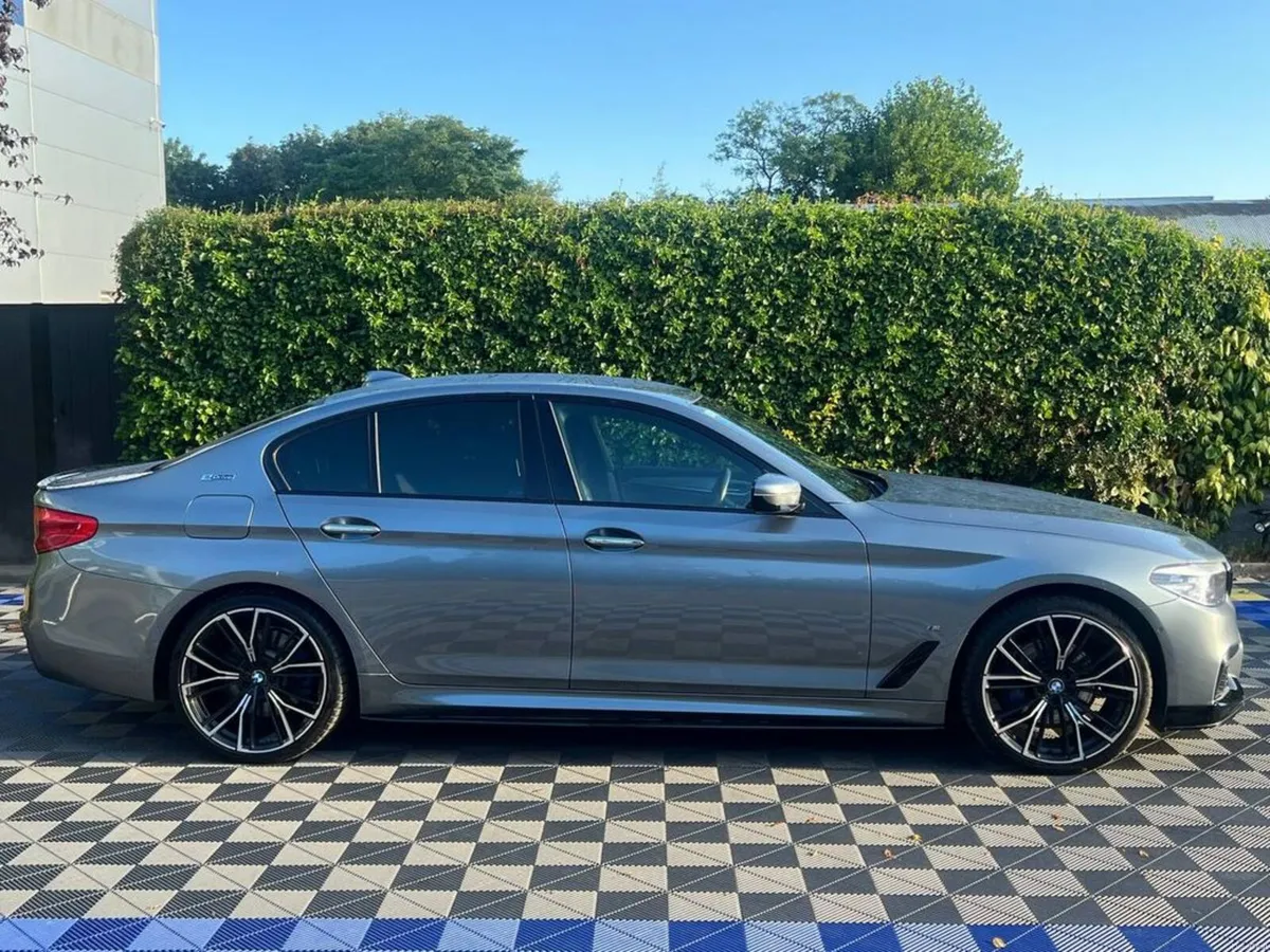 BMW 5-Series 530e M-SPORT COMPETITION 2.0 HYBRID / - Image 2