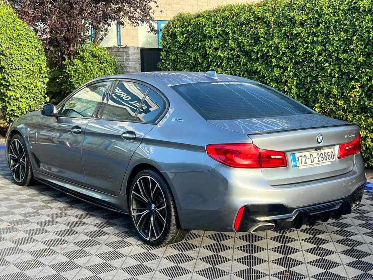 BMW 5-Series 530e M-SPORT COMPETITION 2.0 HYBRID / - Image 5