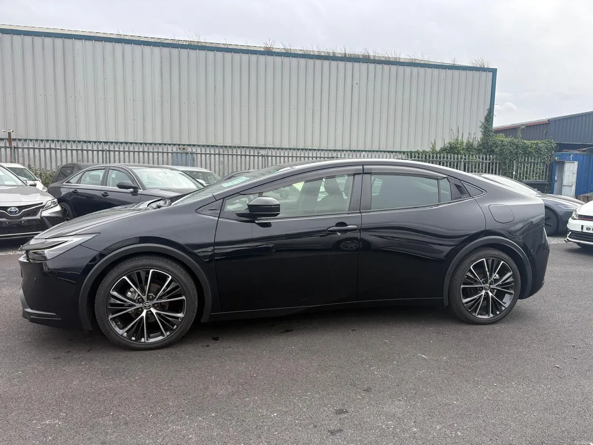3605 KMS ONLY 2024 TOYOTA PRIUS HYBRID AUTO - Image 5