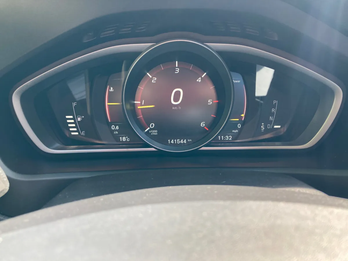 2017 Volvo V40 2.0 GT Auto only 140000 Klm - Image 5
