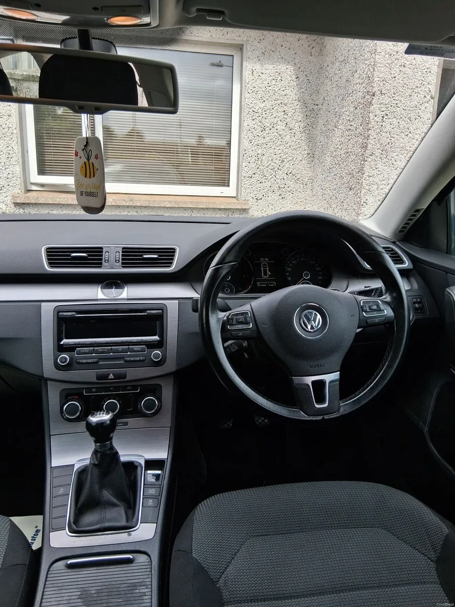 Volkswagen Passat 2011 - Image 6