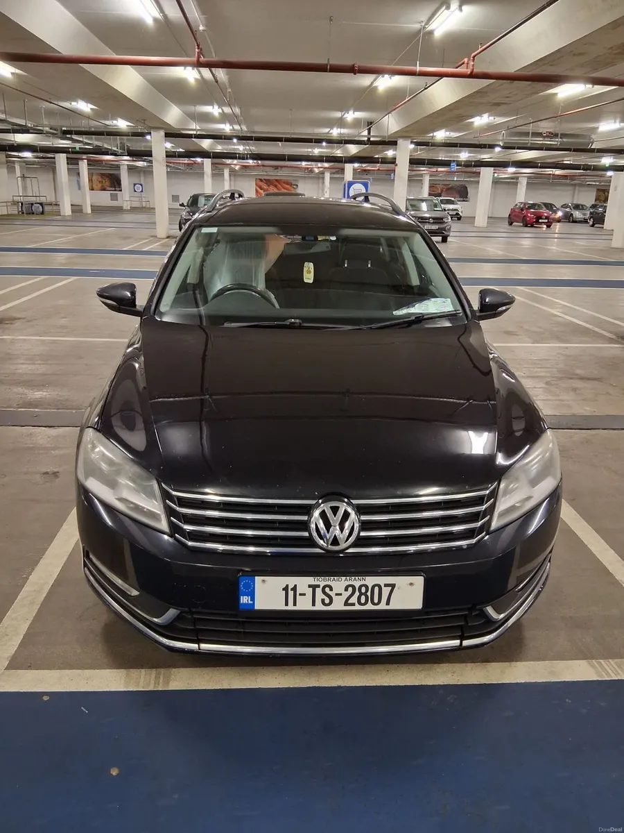 Volkswagen Passat 2011 - Image 2