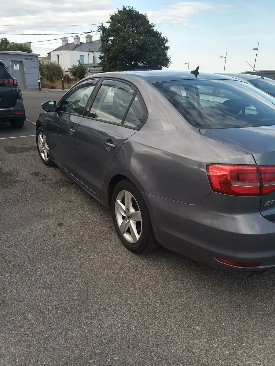 Volkswagen Jetta 2015 2.0 TDI  DSG Auto - Image 3