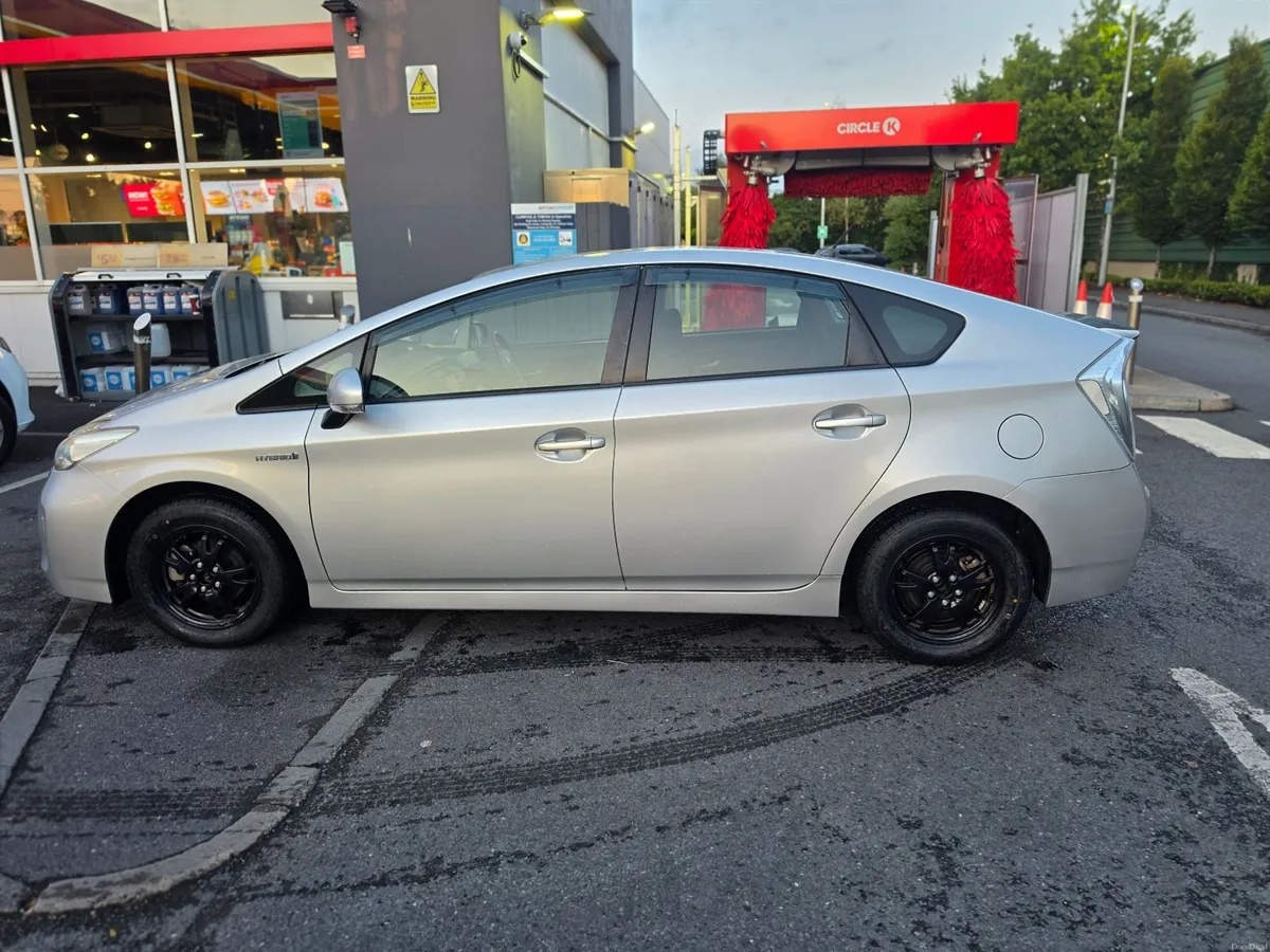 Toyota Prius 2015|Hybrid |Low Mileage|Automatic - Image 2