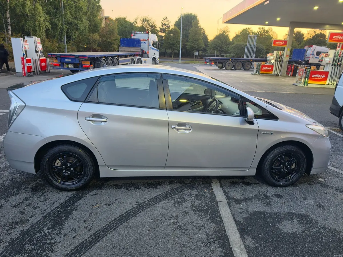 Toyota Prius 2015|Hybrid |Low Mileage|Automatic - Image 3