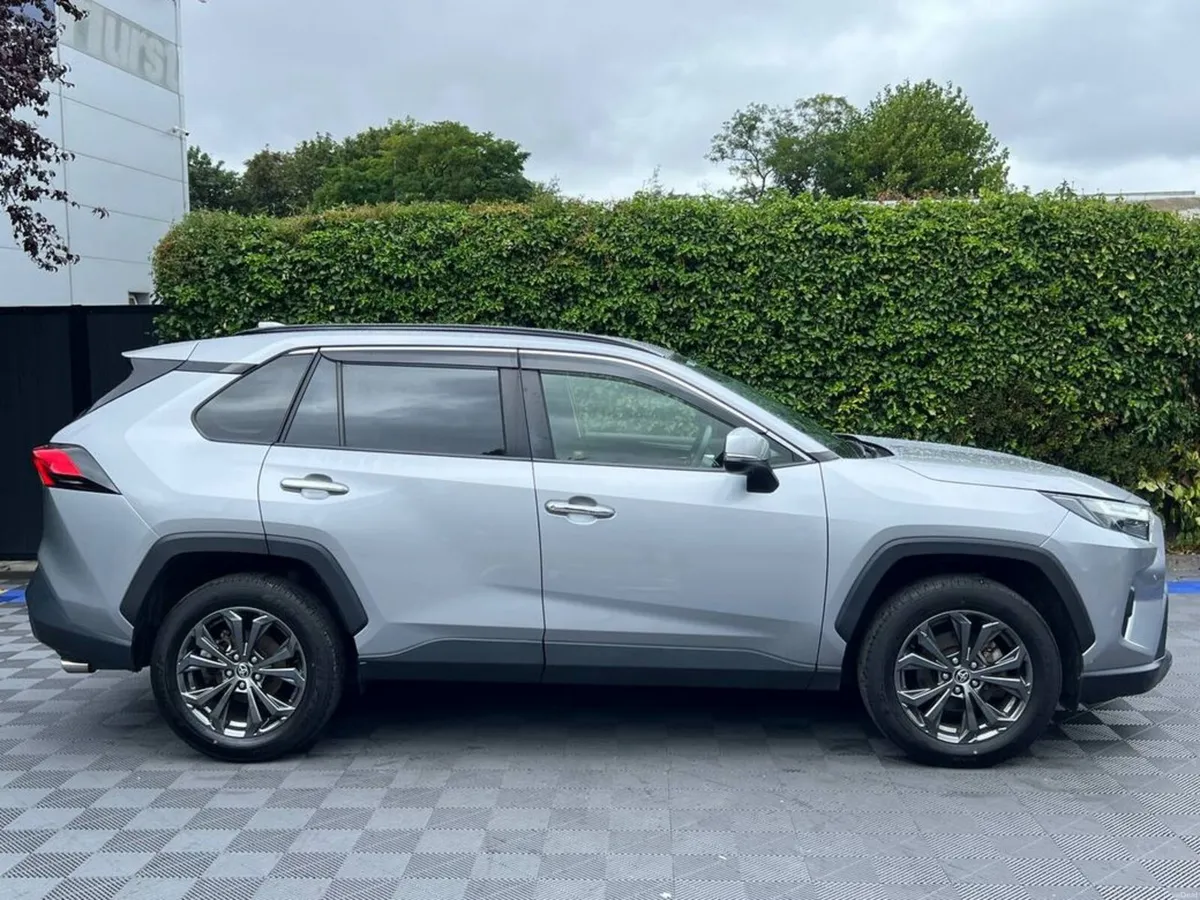 Toyota RAV4 G-SPEC 2.5 HYBRID AUTO // 360 PARKING - Image 2
