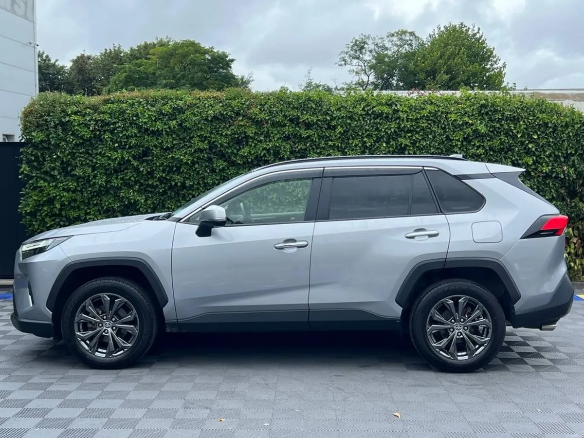 Toyota RAV4 G-SPEC 2.5 HYBRID AUTO // 360 PARKING - Image 3