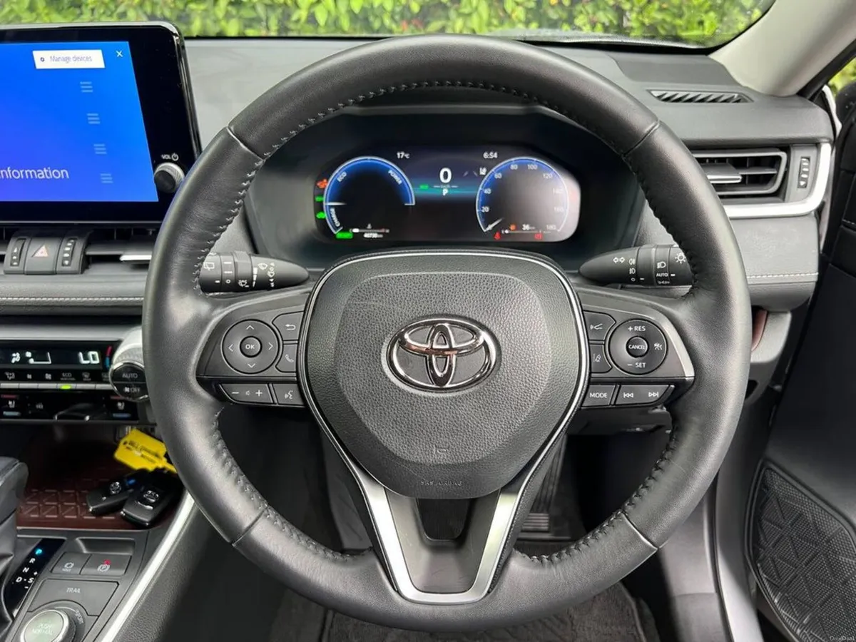 Toyota RAV4 G-SPEC 2.5 HYBRID AUTO // 360 PARKING - Image 4