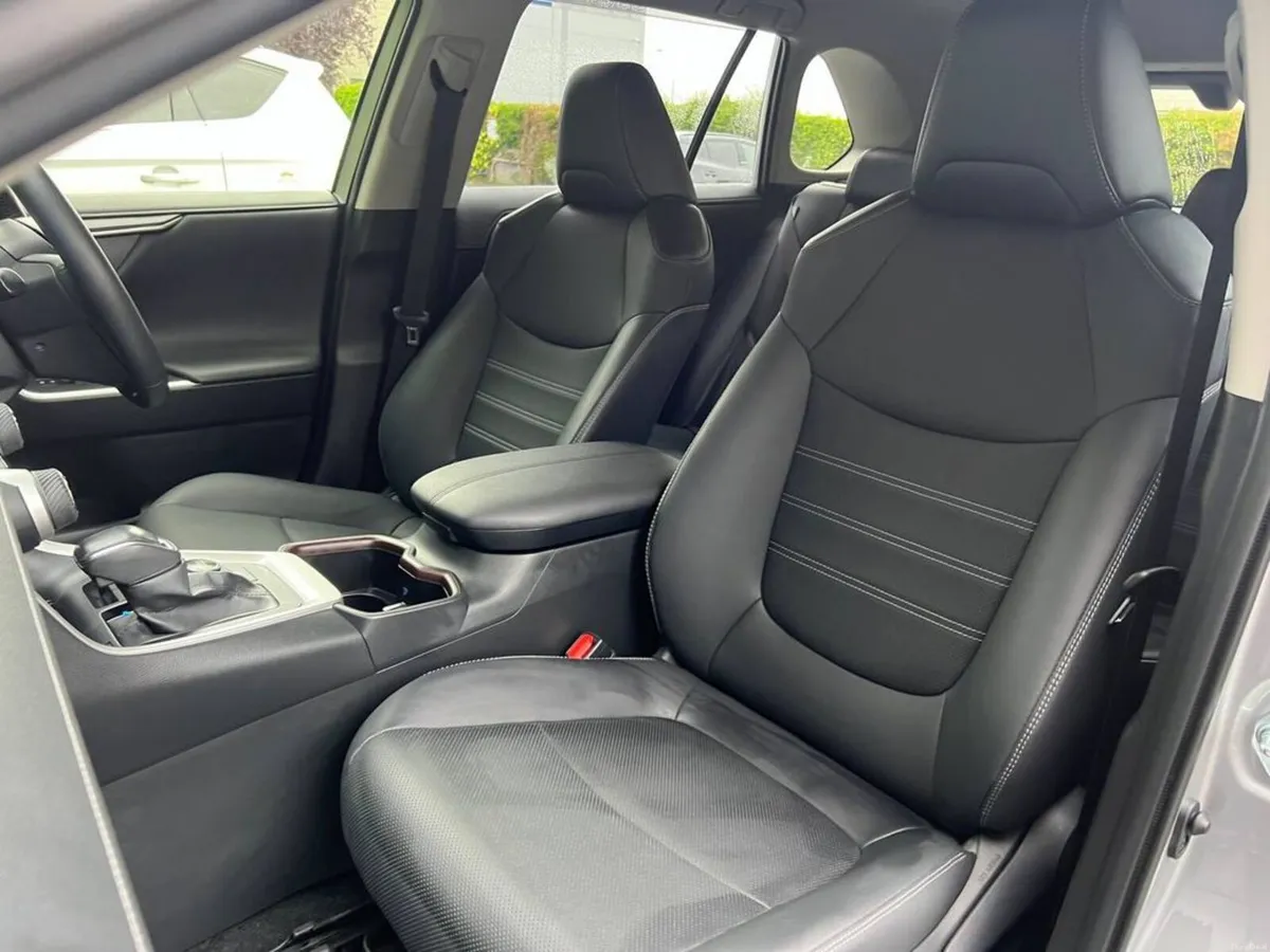 Toyota RAV4 G-SPEC 2.5 HYBRID AUTO // 360 PARKING - Image 6