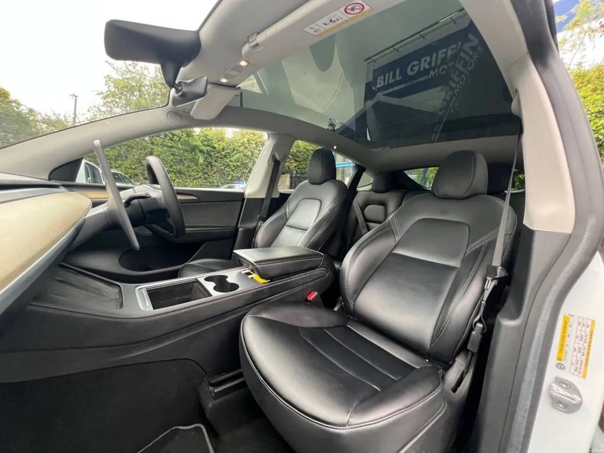 Tesla Model Y LONG RANGE AWD // PANORAMIC SUNROOF - Image 2
