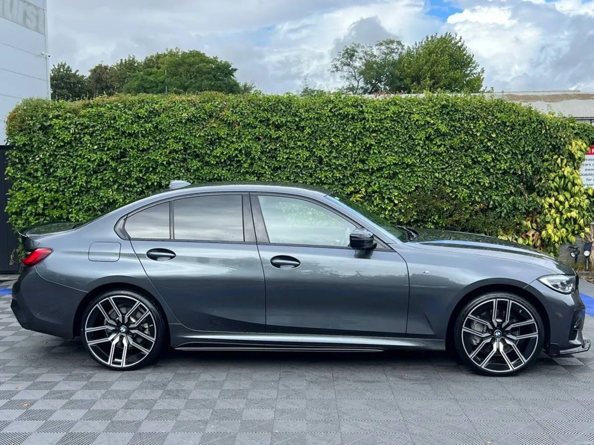 BMW 3-Series 330e M-SPORT COMPETITION XDRIVE 2.0 H - Image 2