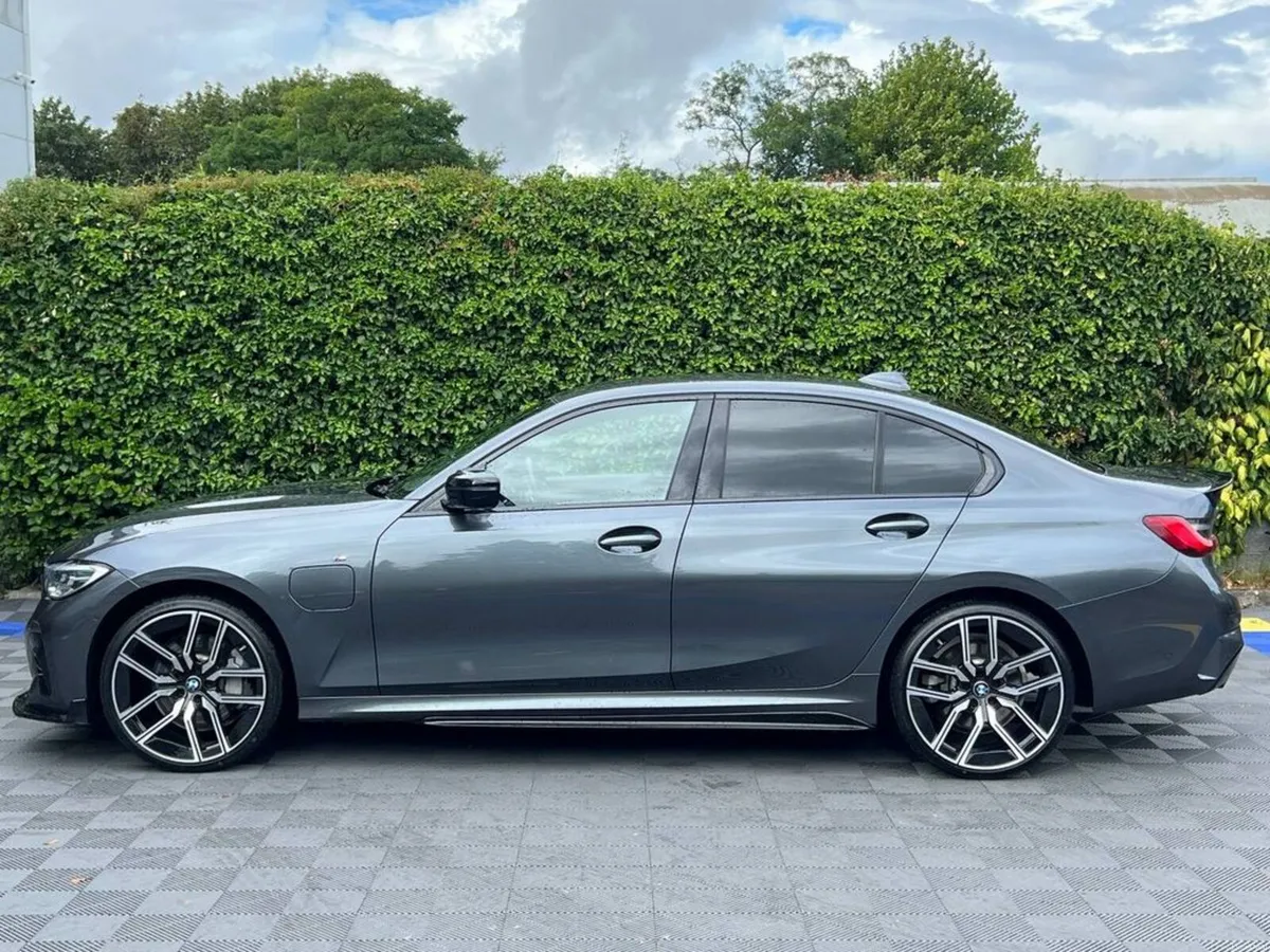 BMW 3-Series 330e M-SPORT COMPETITION XDRIVE 2.0 H - Image 3