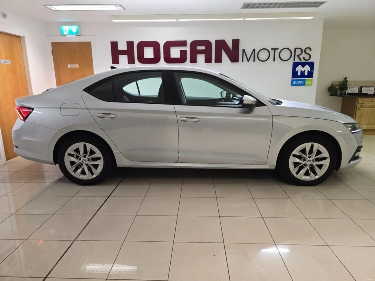 Skoda Octavia 2.0 TDi Ambition 5DR H/B - Image 3
