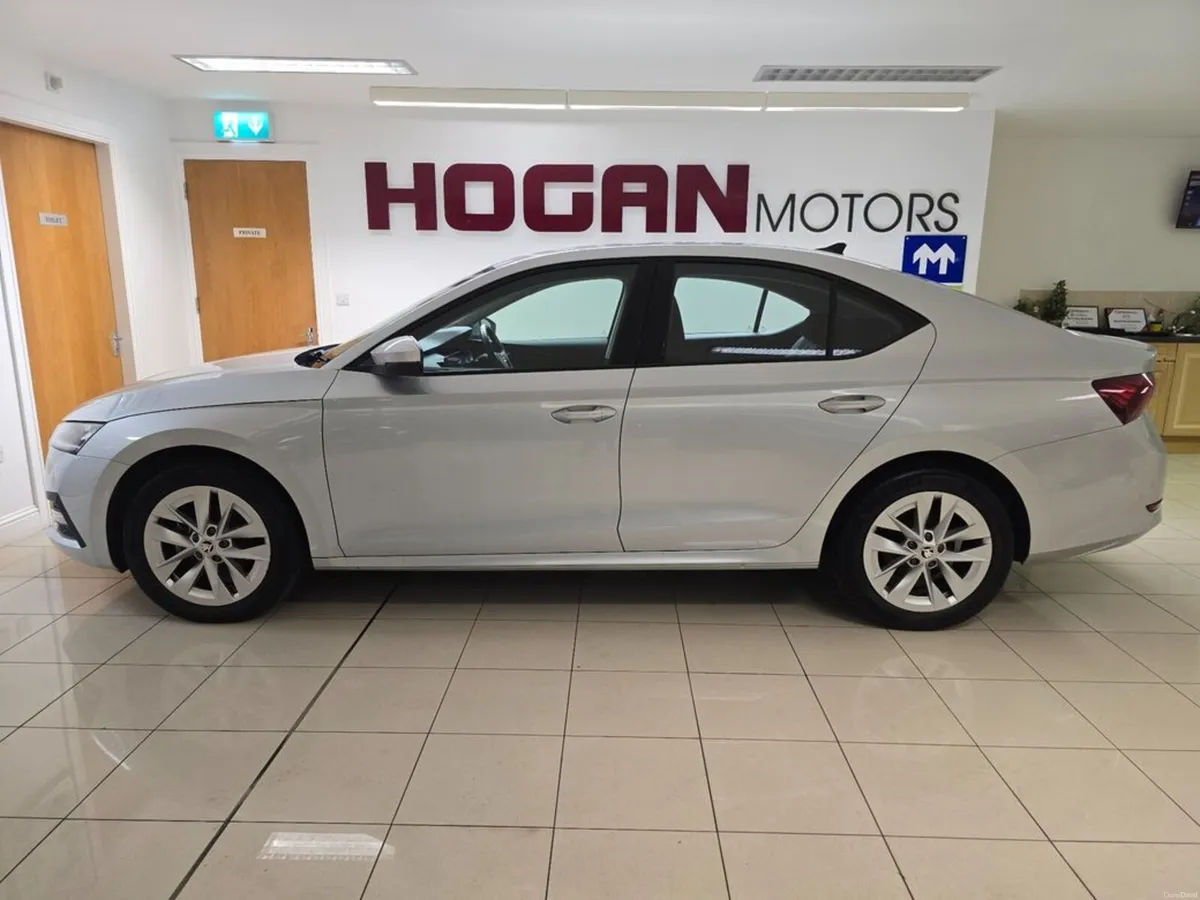 Skoda Octavia 2.0 TDi Ambition 5DR H/B - Image 4