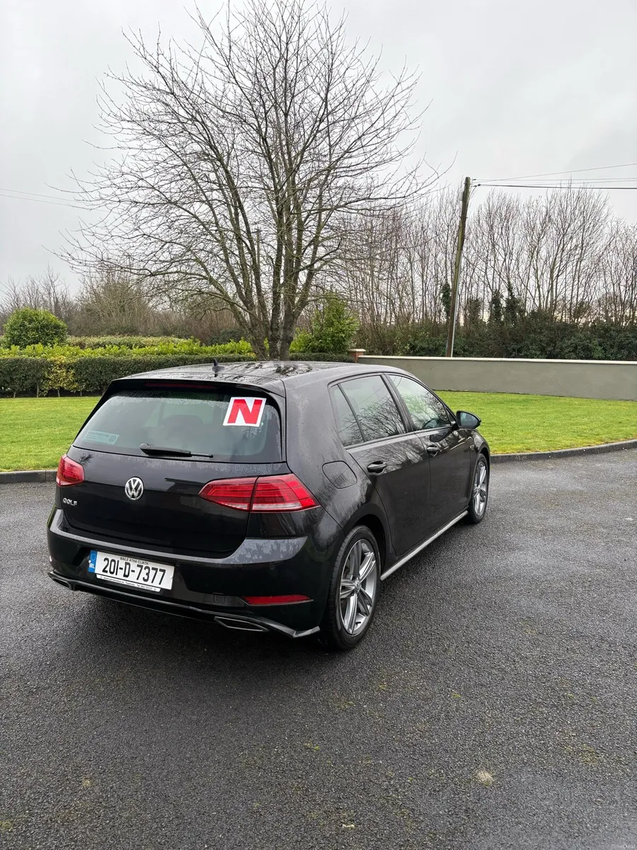 R-line Volkswagen Golf - Image 2