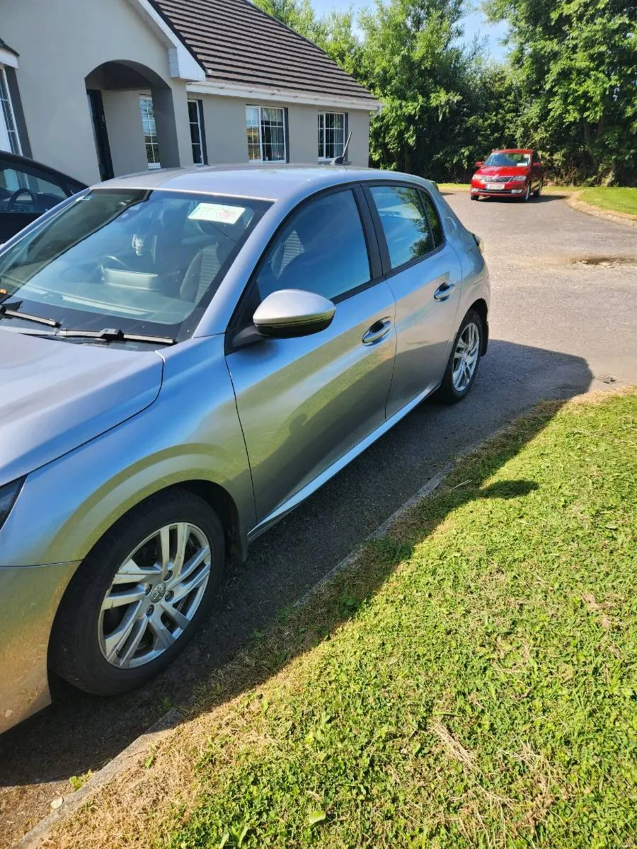 Peugeot 208 - Image 1