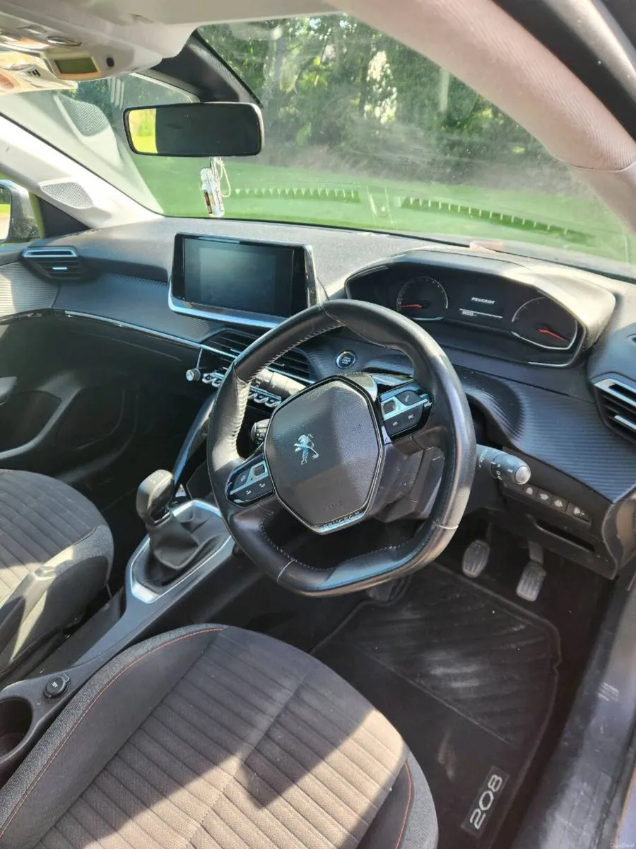 Peugeot 208 - Image 3