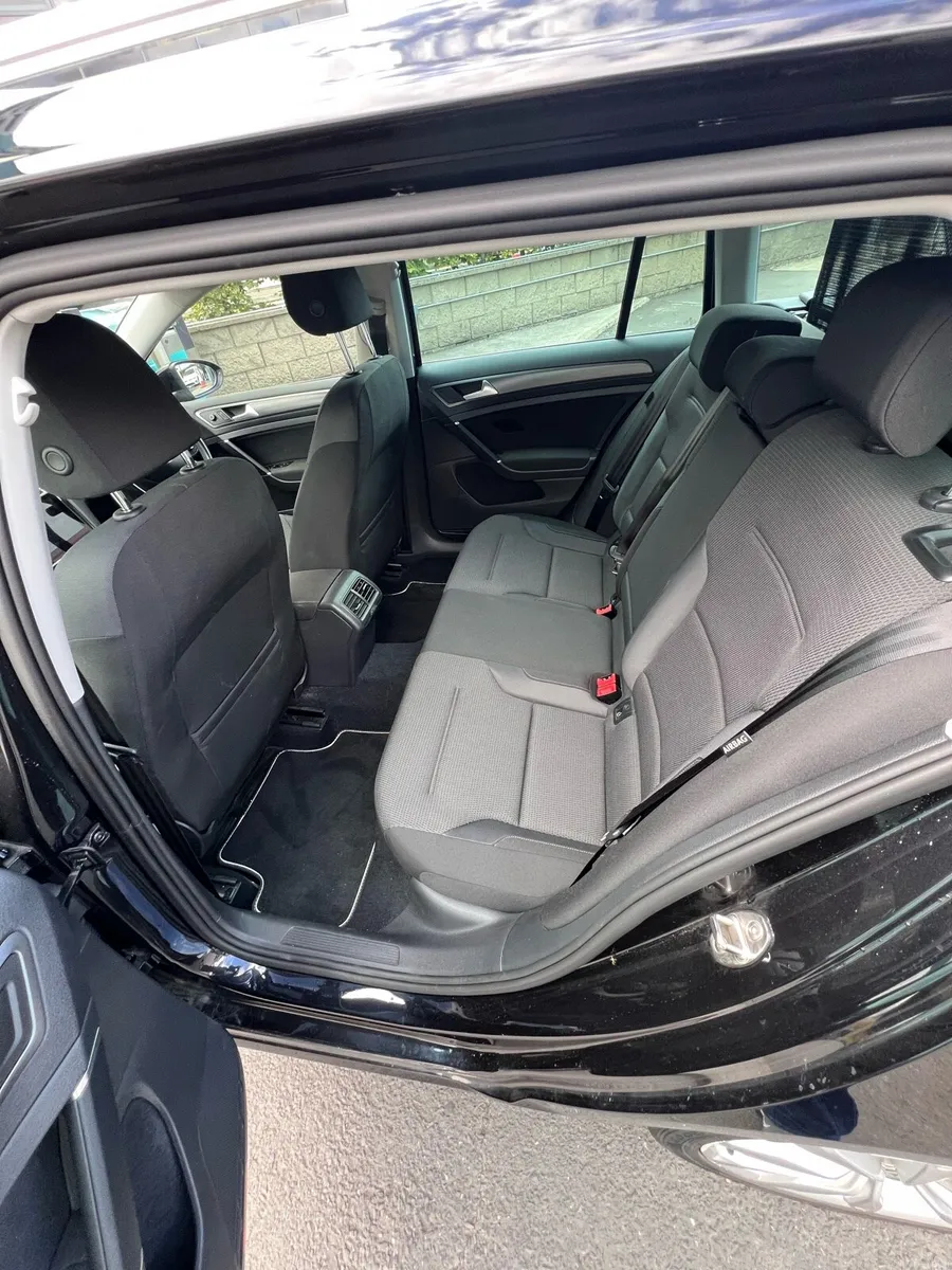 Volkswagen Golf Estate 2019 1.2L DSG - Image 4