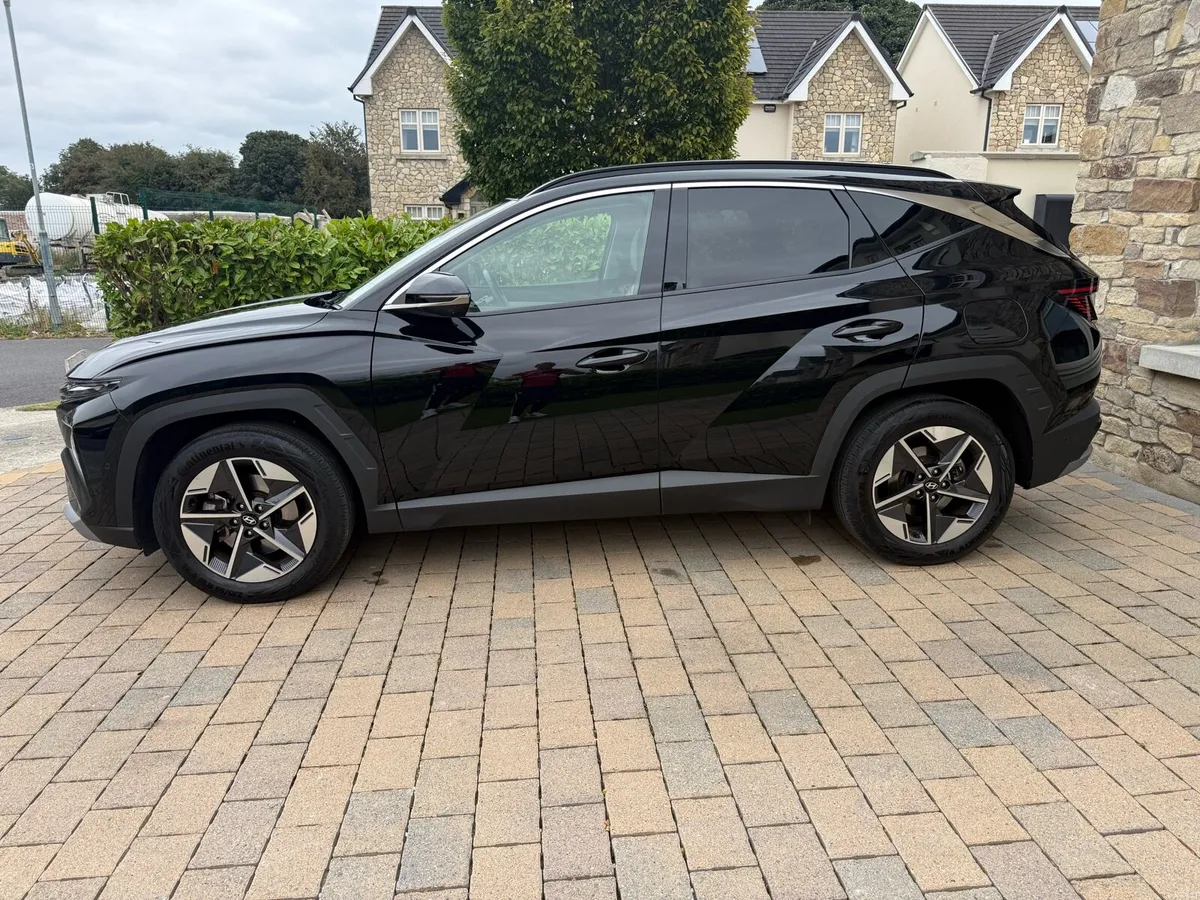 Hyundai Tucson Executive PLUS model - Diesel - Image 2