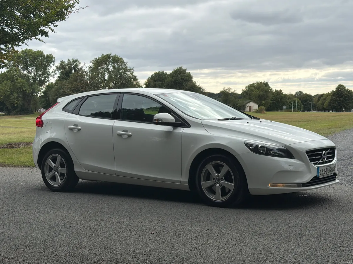 Volvo V40 2016 D2  ES 2.0 - Image 2