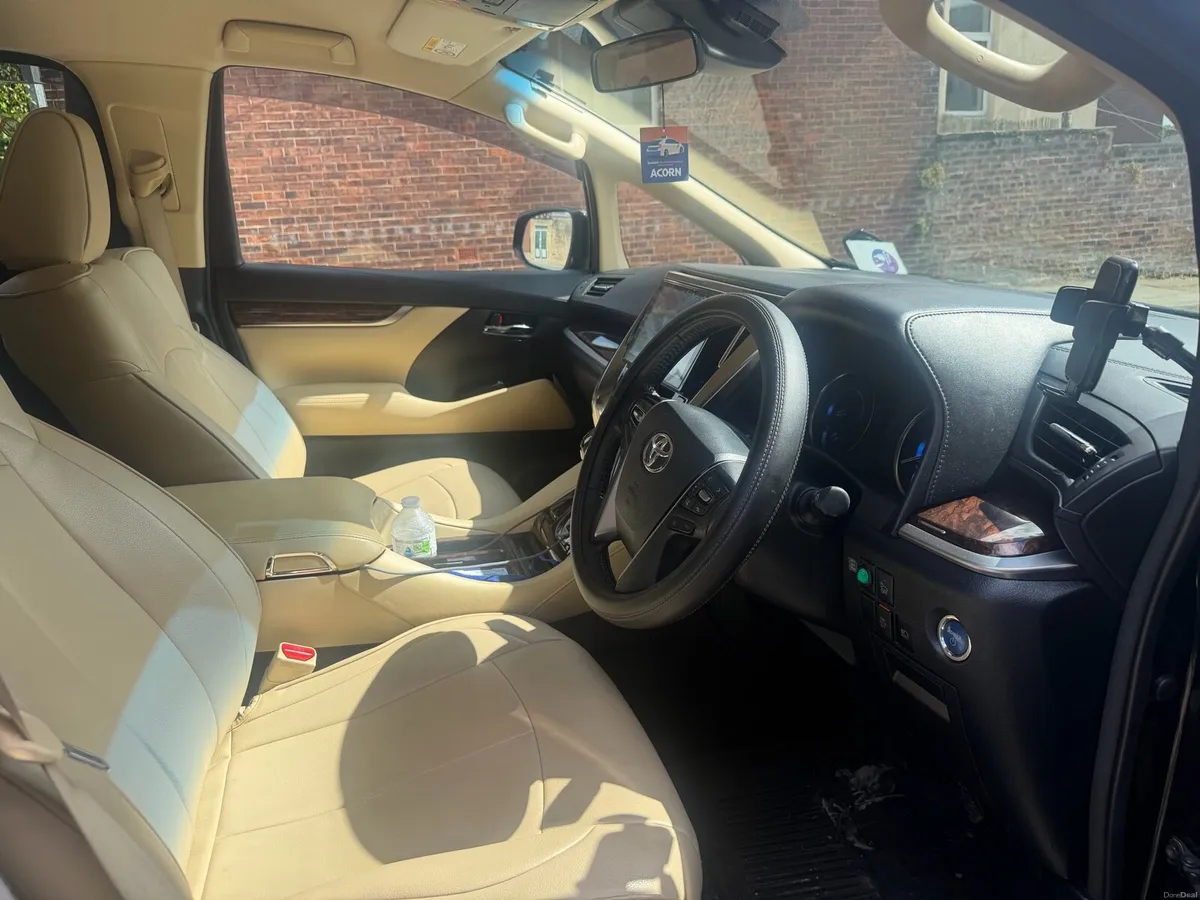 Toyota Alphard - Image 6