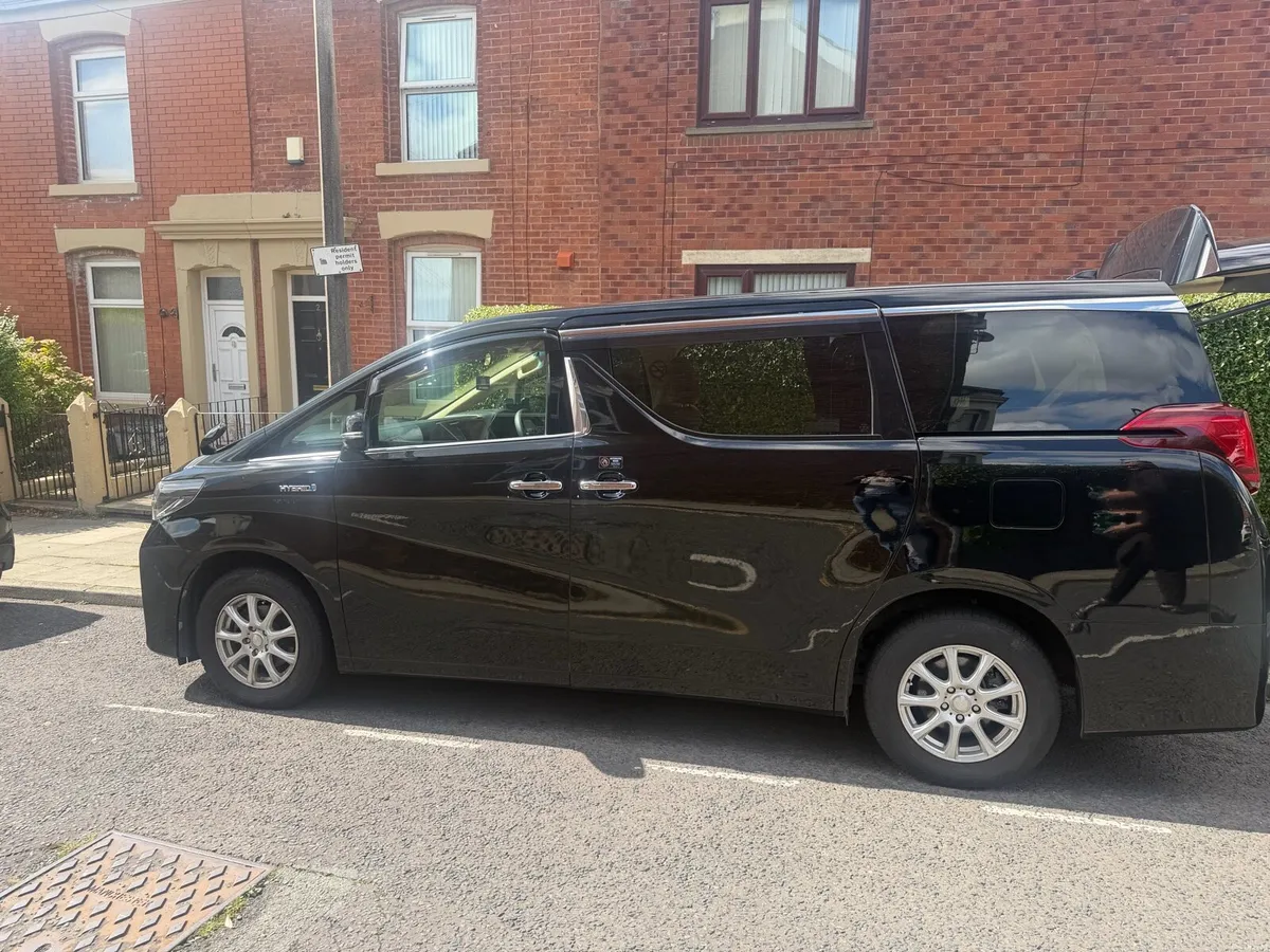Toyota Alphard - Image 4