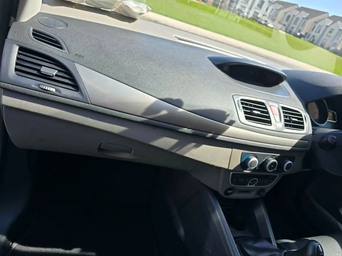 Renault Megane 2011 - Image 2