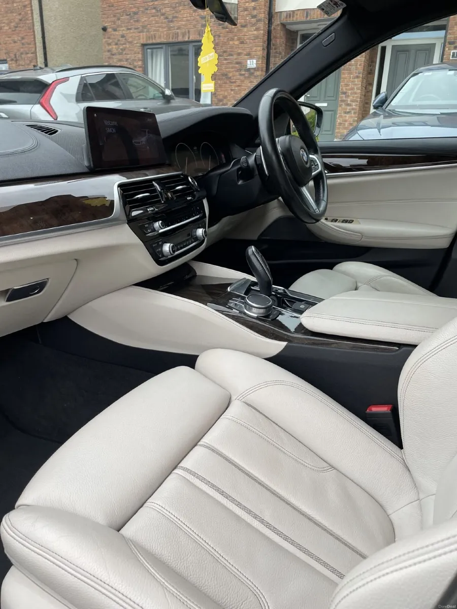 BMW 5-Series 2019 - Image 2