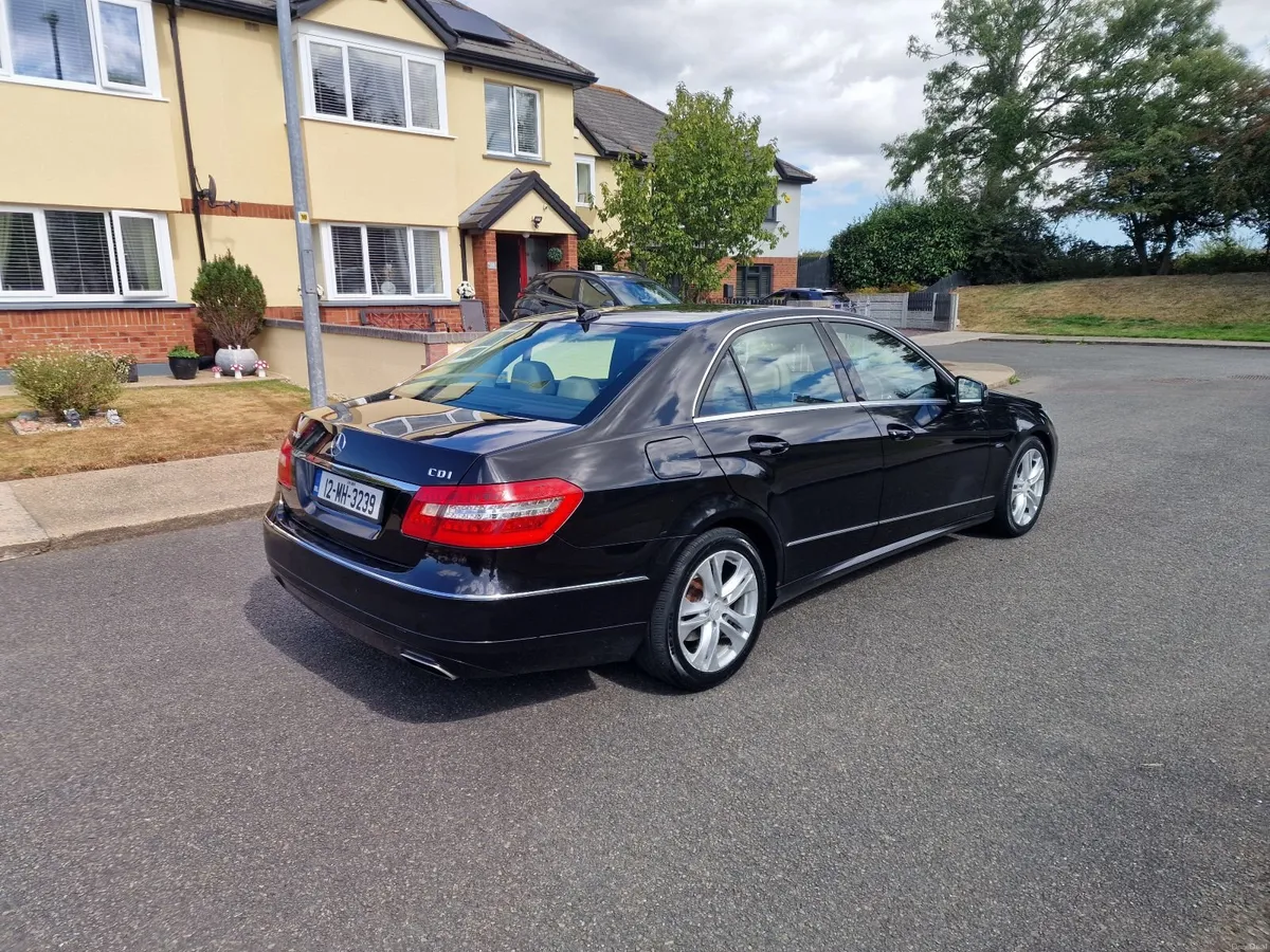 Mercedes-Benz E-Class 2012 Automatic Avangarde - Image 6