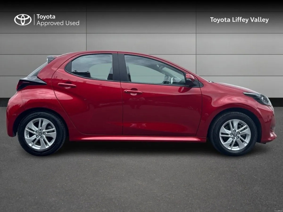 Toyota Yaris YARIS HYBRID LUNA - Image 3