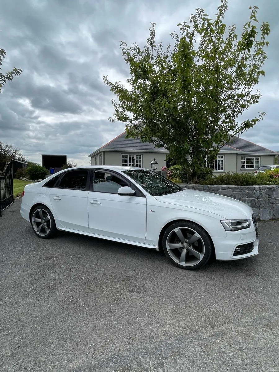 132 Audi A4 2.0 TDI S-Line Black Edition - Image 2