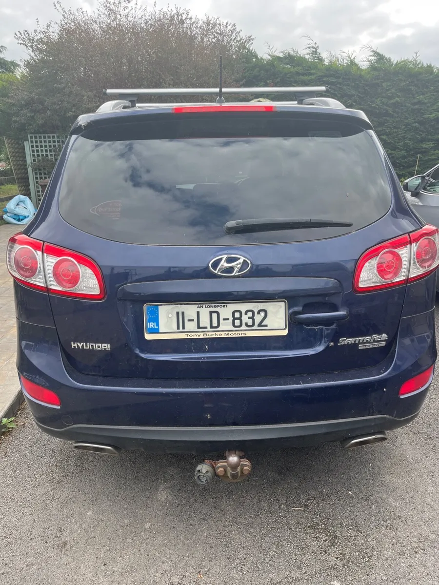 Hyundai Santa Fe 2011 - Image 2