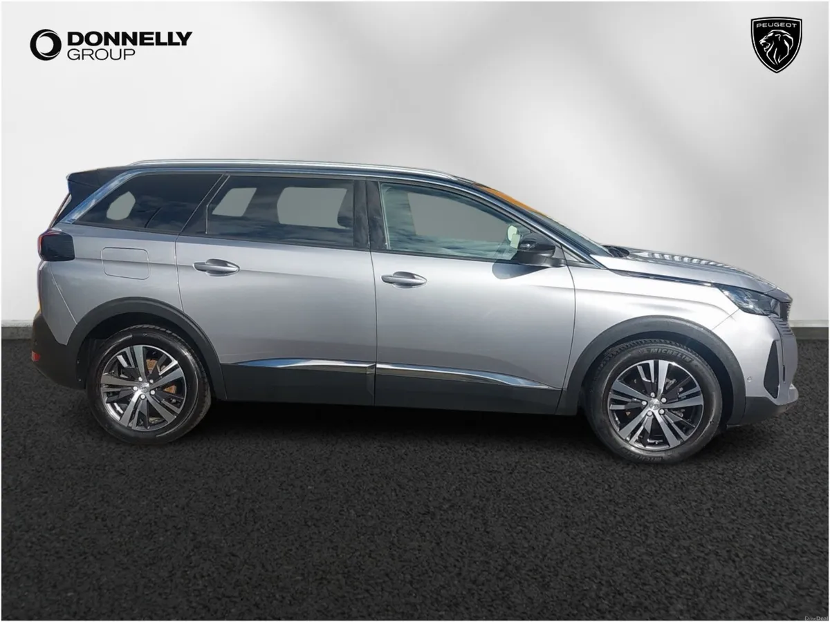 Peugeot 5008 Diesel Estate Allure Premium+ - Image 3