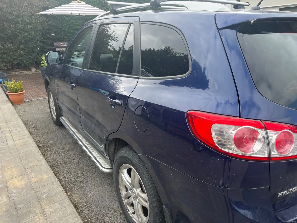 Hyundai Santa Fe 2011 - Image 4