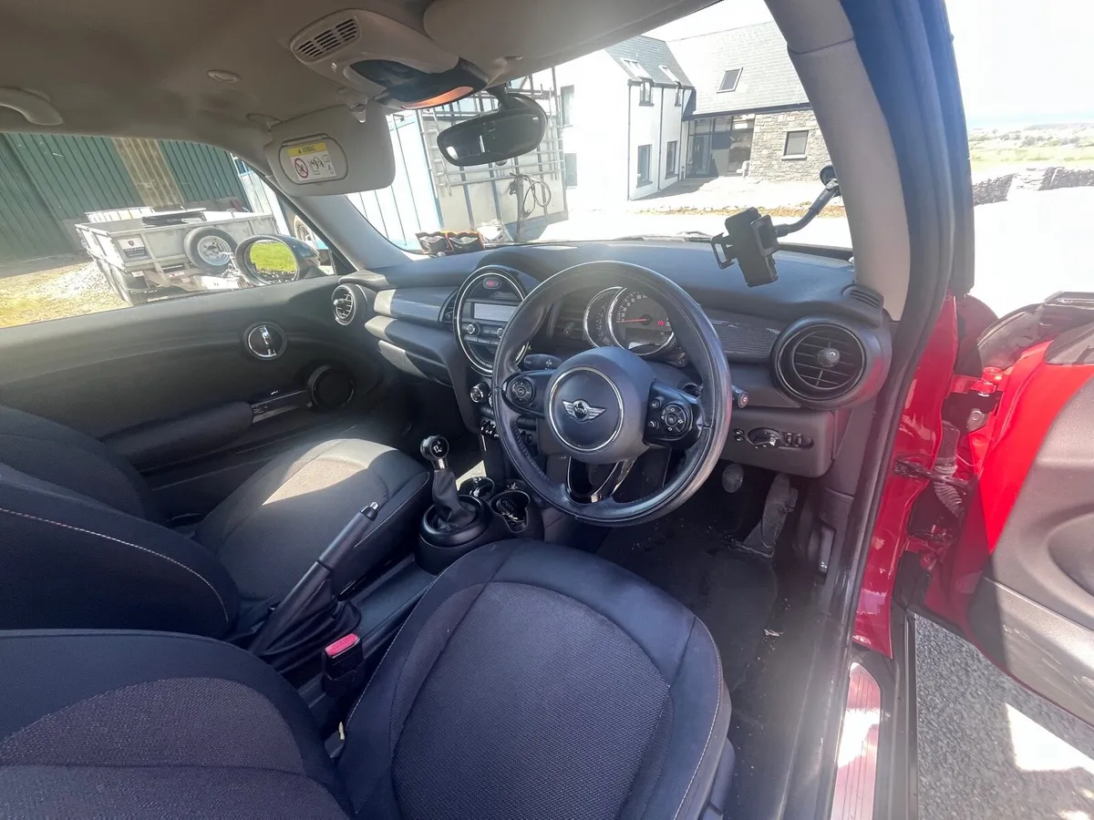 Mini Cooper 1.5D - Image 2