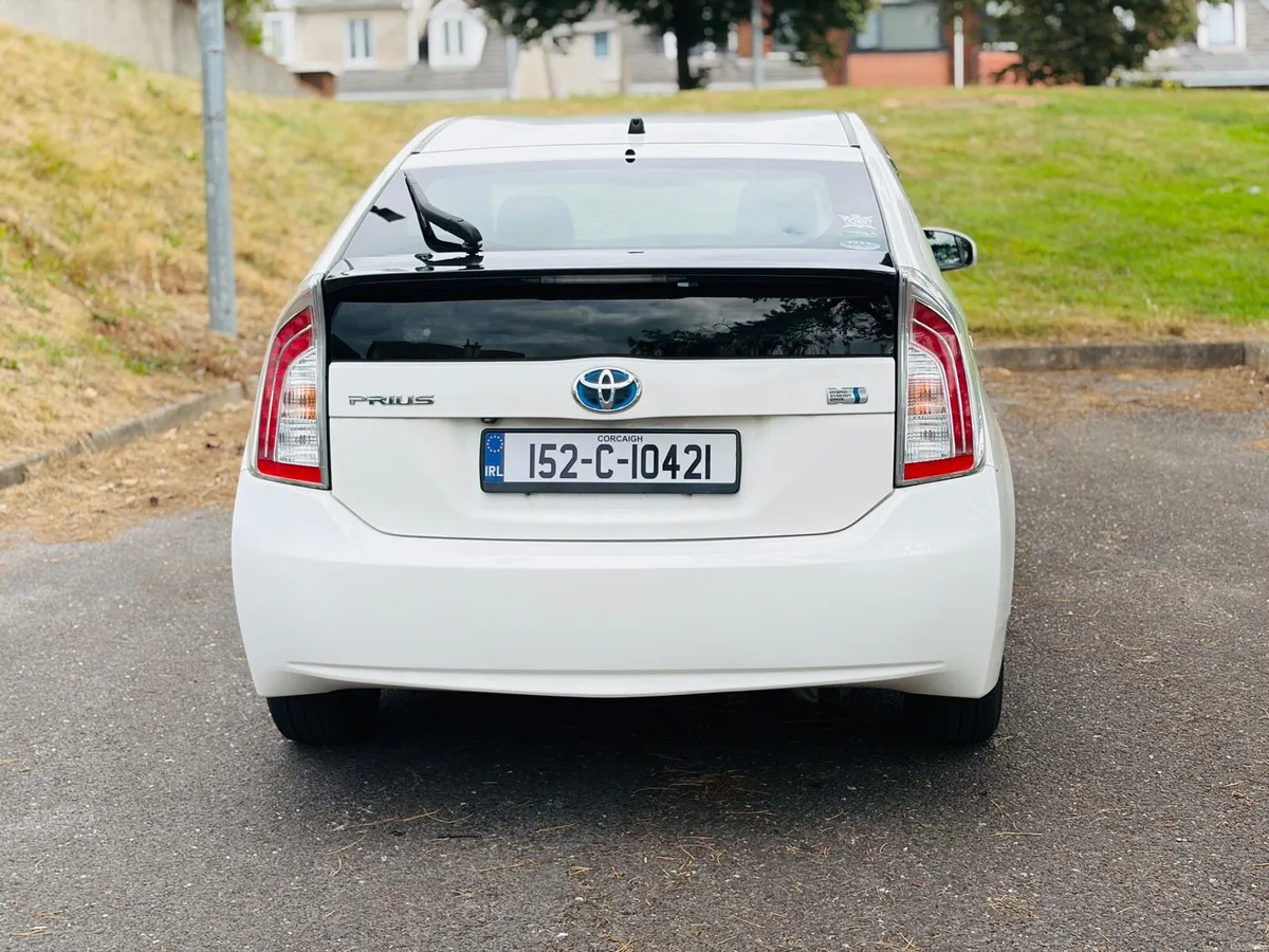 2015 Toyota Prius S Hybrid | 105500 KM - Image 5