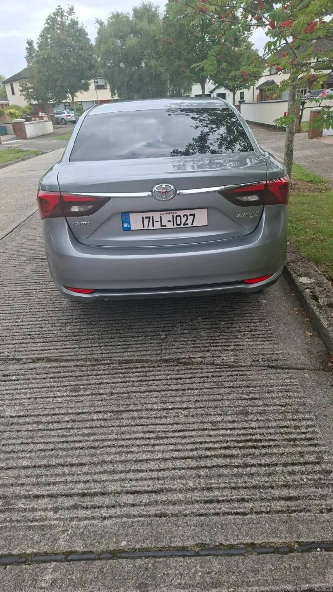 Toyota Avensis 2.0 - Image 4