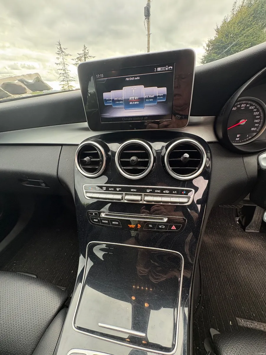 Mercedes-Benz C-Class 2018 - Image 3
